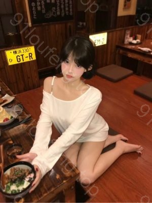 黑丝眼镜少妇