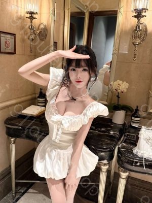 灵芝性感翘臀骚妹