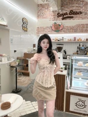 前凸后翘的妹妹口活一流
