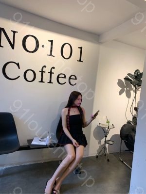 秀英大屁股彤彤