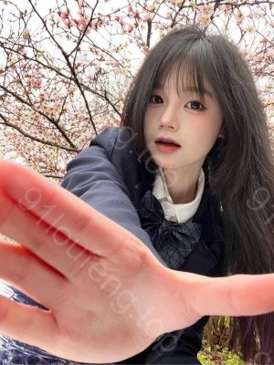 丰满性感美少妇