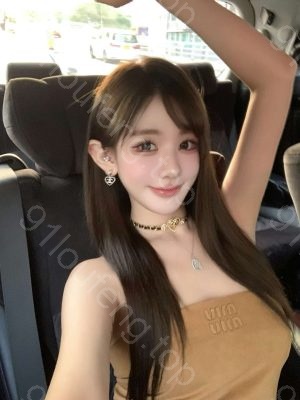 青春靓妹跪舔的时候很用心